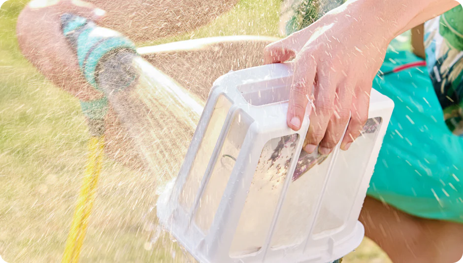 Rinse the removable filter basket with water, and it's ready to go-nohassle, no mess.